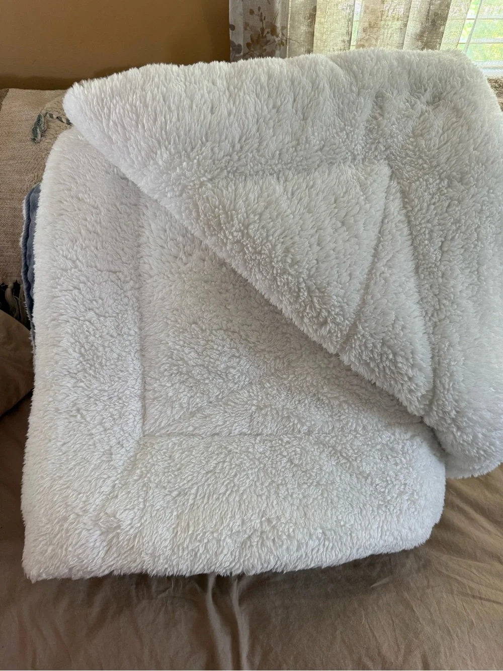 UGG Blue Plaid Oversized Sherpa Quilted Comforter Blanket 70x87